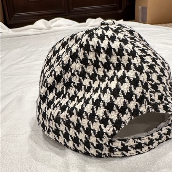 Black & White Houndstooth Cap 🖤hat - Picture 3 of 5
